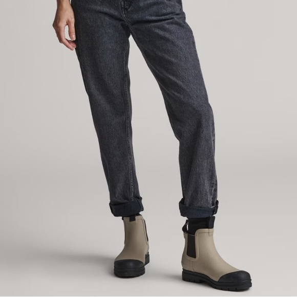 Everlane The Rain Boot in Stone | Size 7 - Picture 3 of 14